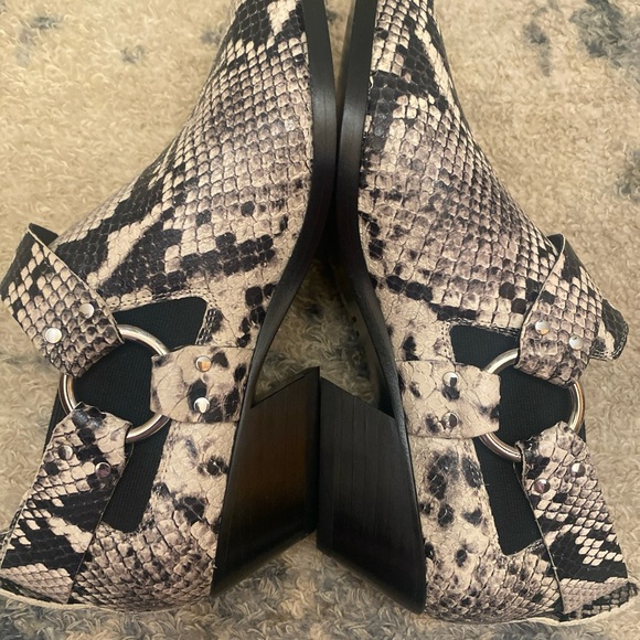 Rag & Bone Westin Harness Leather Booties In Black/cream Snakeskin Sz 38.5/8.5 - Picture 9 of 10